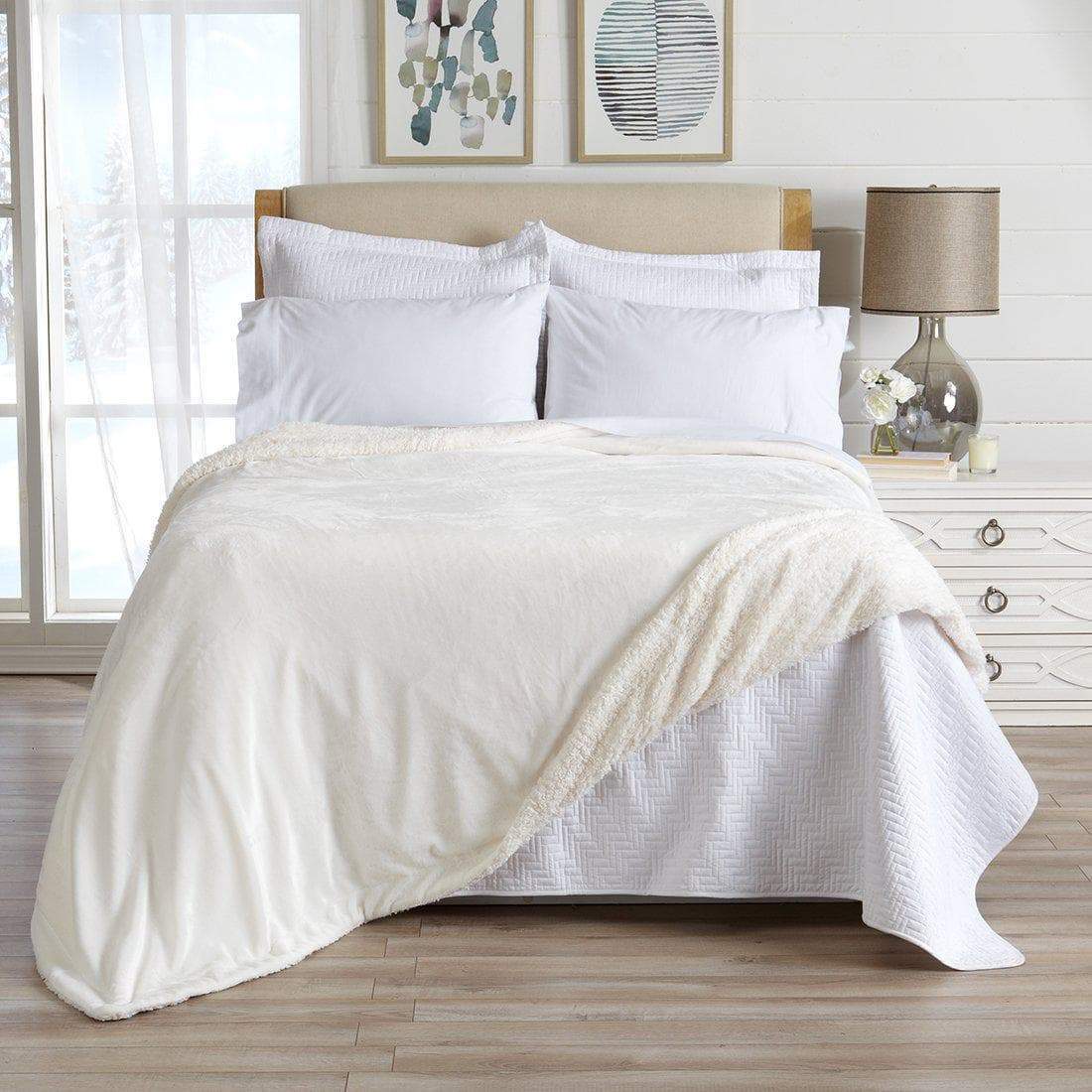 Kinsley Velvet Sherpa Blanket